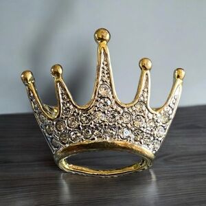 Vintage gold tone clear rhinestone crown pin brooch,